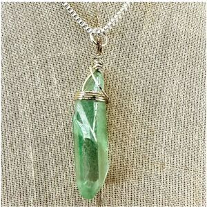 Green titanium coated quartz pendant necklace